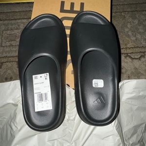 Yeezy slides size 10 oynx (black)